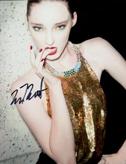 Emma Dumont autograph