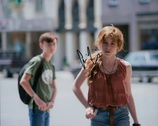 Sophia Lillis autograph