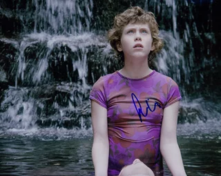 Sophia Lillis autograph