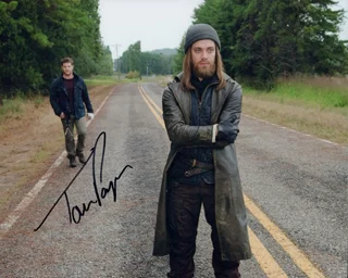Tom Payne autograph