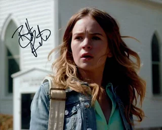 Brittany Robertson autograph