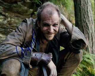 Gustaf Skarsgard autograph