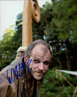 Gustaf Skarsgard autograph