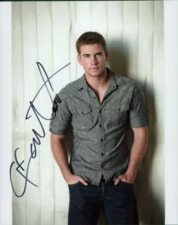 Liam Hemsworth autograph