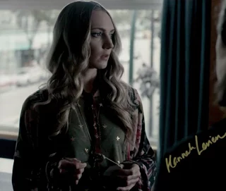 Hannah Levien autograph