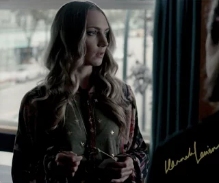 Hannah Levien autograph