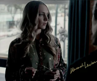 Hannah Levien autograph