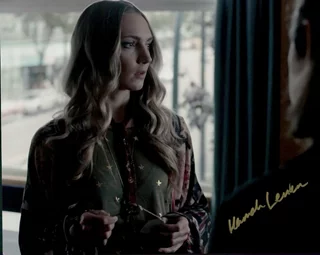 Hannah Levien autograph