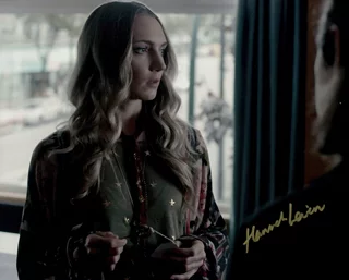 Hannah Levien autograph