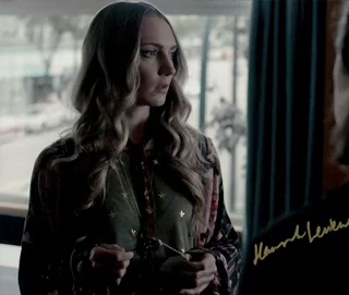 Hannah Levien autograph