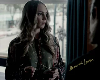 Hannah Levien autograph