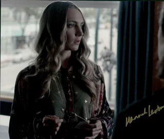 Hannah Levien autograph