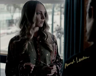 Hannah Levien autograph