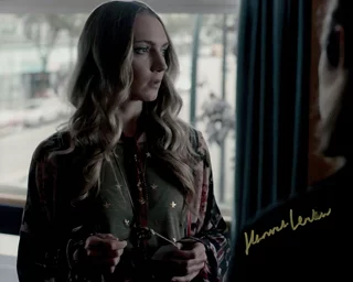 Hannah Levien autograph