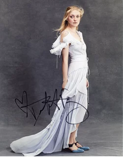 Dakota Fanning autograph