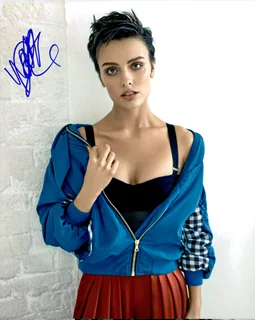 Wallis Day autograph