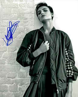 Wallis Day autograph