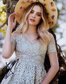 Tiera Skovbye autograph