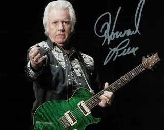 Howard Leese autograph