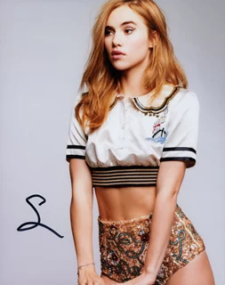 Suki Waterhouse autograph