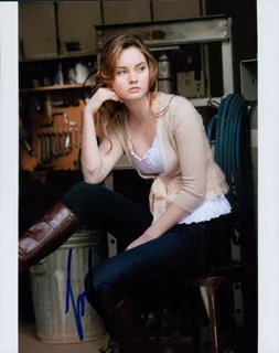 Liana Liberato autograph