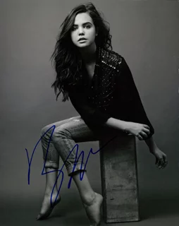Bailee Madison autograph