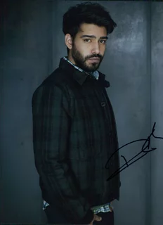 Rahul Kohli autograph