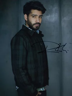 Rahul Kohli autograph