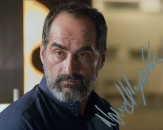 Navid Negahban autograph