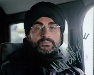 Navid Negahban autograph