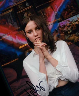 Lily Sullivan autograph