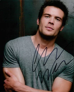 Charlie Weber autograph