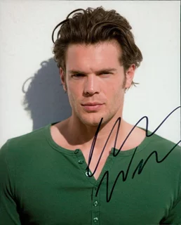 Charlie Weber autograph