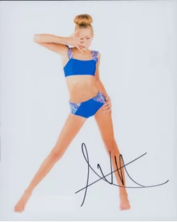 Ava Cota autograph