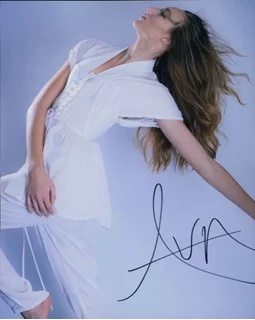 Ava Cota autograph