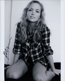 Kelley Jakle autograph