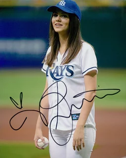 Victoria Justice autograph