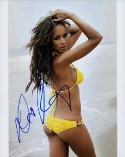 Dania Ramirez autograph