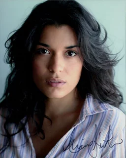 Alicia Sixtos autograph