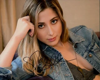 Lizzy Small autograph