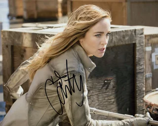 Caity Lotz autograph
