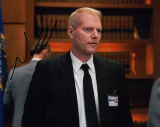 Noah Emmerich autograph