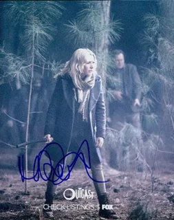 Madelyn Deutch autograph