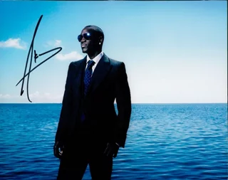 Akon autograph