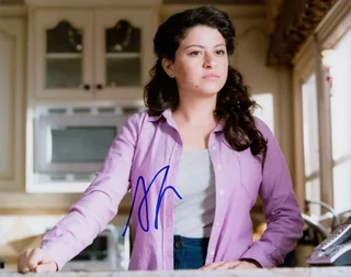 Alia Shawkat autograph