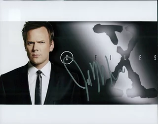 Joel McHale autograph