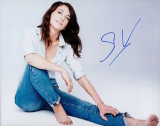 Sheila Vand autograph