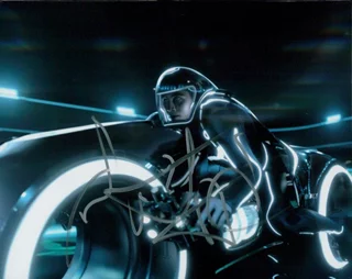 Garrett Hedlund autograph