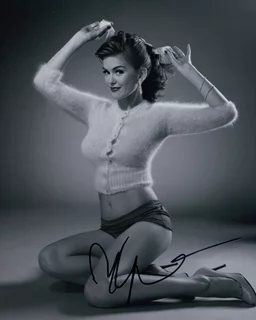 Isla Fisher autograph