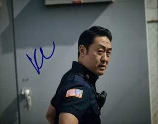 Kenneth  Choi autograph